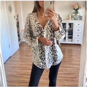 🪞 NEW spotted printed silky long sleeve front button dressy blouse